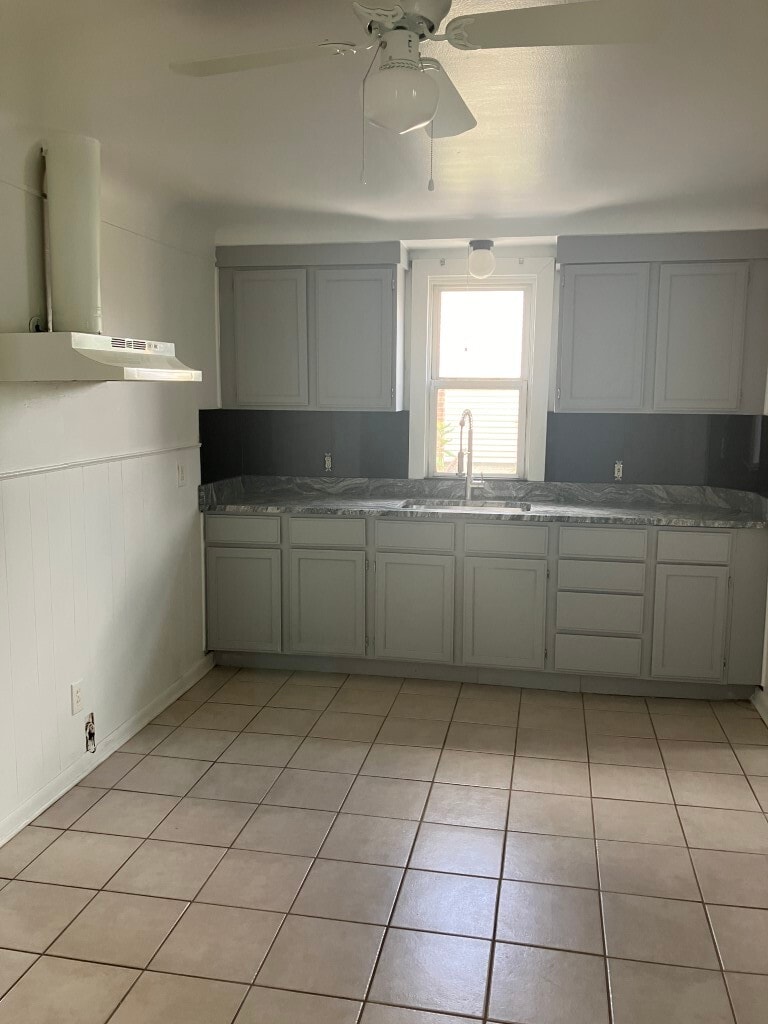 Building Photo - 23850 Dormont Ave