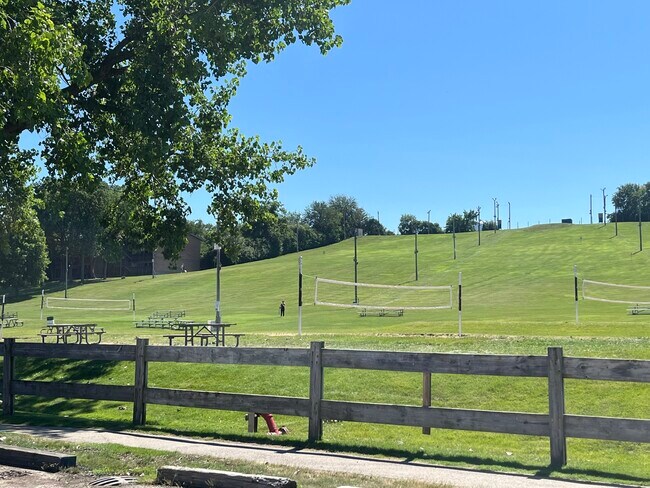 Building Photo - 6020 Oakwood Dr