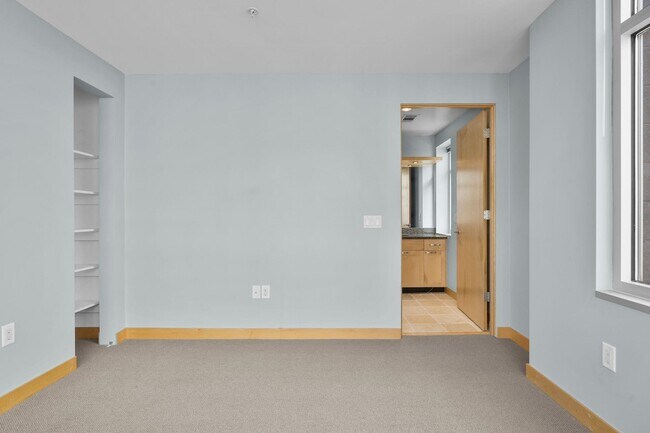 Building Photo - 309 W Washington Ave