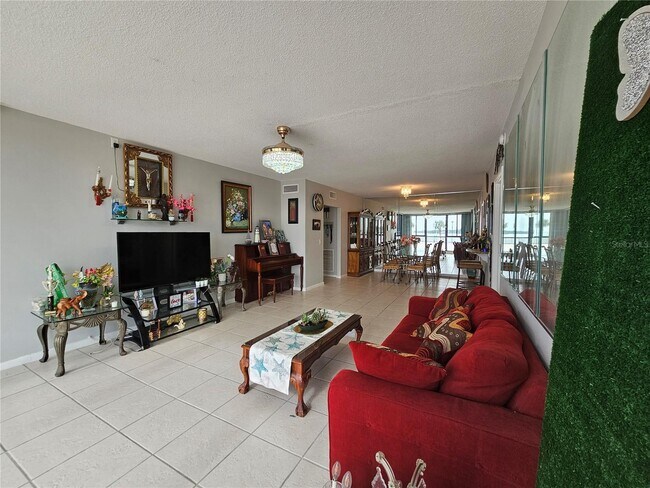 Building Photo - 7100 Sunshine Skyway Ln S