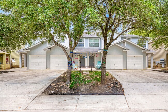 Building Photo - 7811 Kingsbury Wood