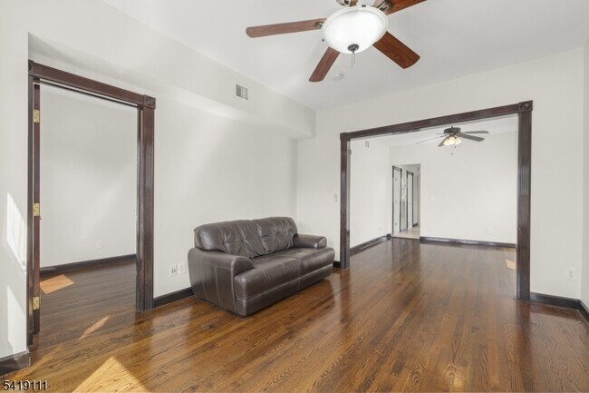 Building Photo - 7 Rosedale Ave