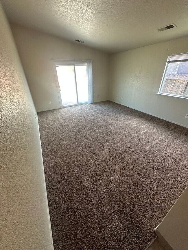 Building Photo - Four Bedroom Two Bathroom Home for Rent