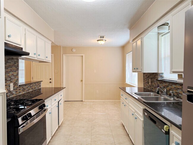 Building Photo - 13430 Exton Ln