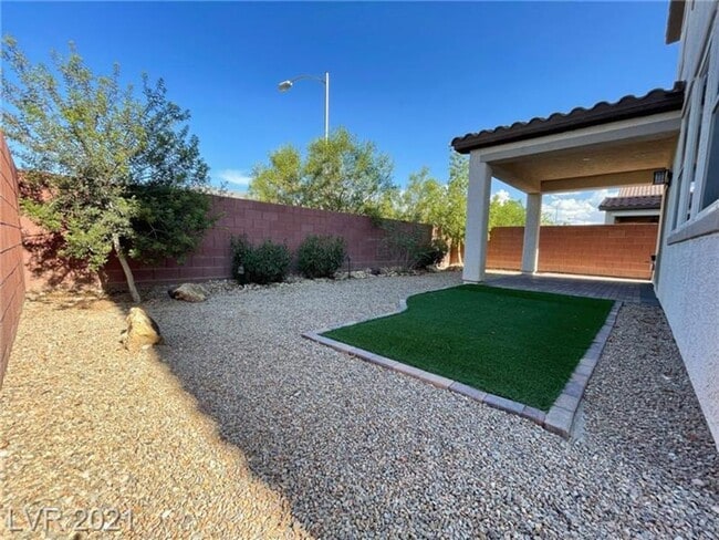 Building Photo - Modern Designed Home in a Cul-De-Sac within a Gated Southwest Community