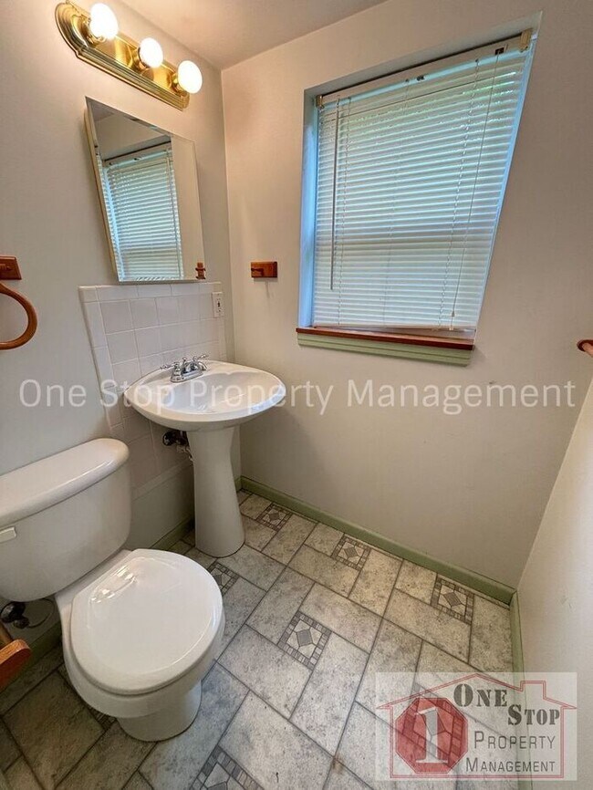 Building Photo - 2 Bedroom, 1.5 Bathroom Home in Independen...