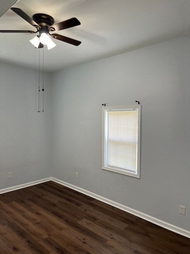 Building Photo - 1264 Kenton St