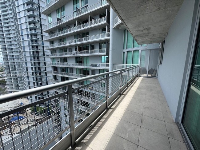 Building Photo - 690 SW 1st Ct