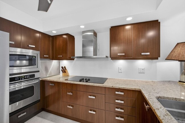 Building Photo - 2800 N Ocean Dr