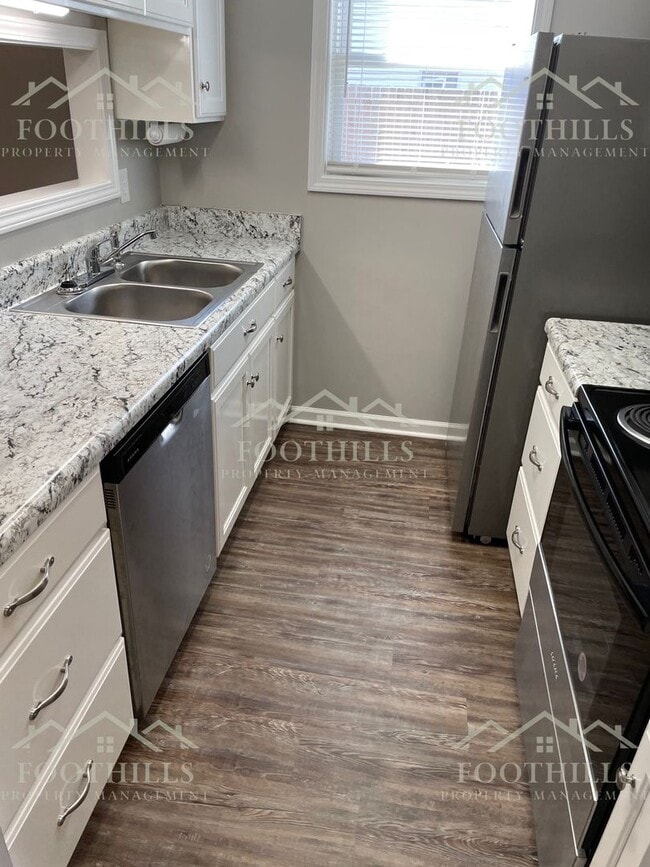 Building Photo - 2-Bedroom Home with Fenced Backyard and Ap...