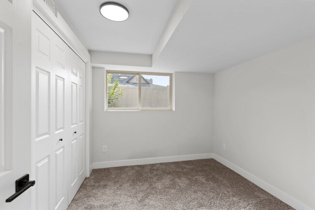 Building Photo - Gorgeous South Hill Home