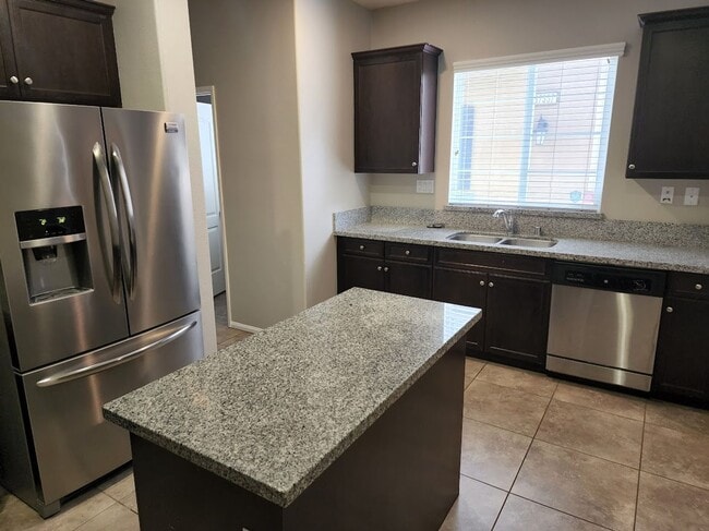 Building Photo - Available Now! Clean and move in ready 4 Bedroom Home in Murrieta