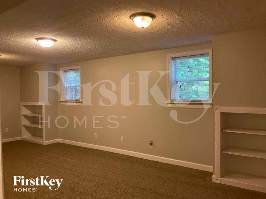 Building Photo - 110 Longbridge Dr
