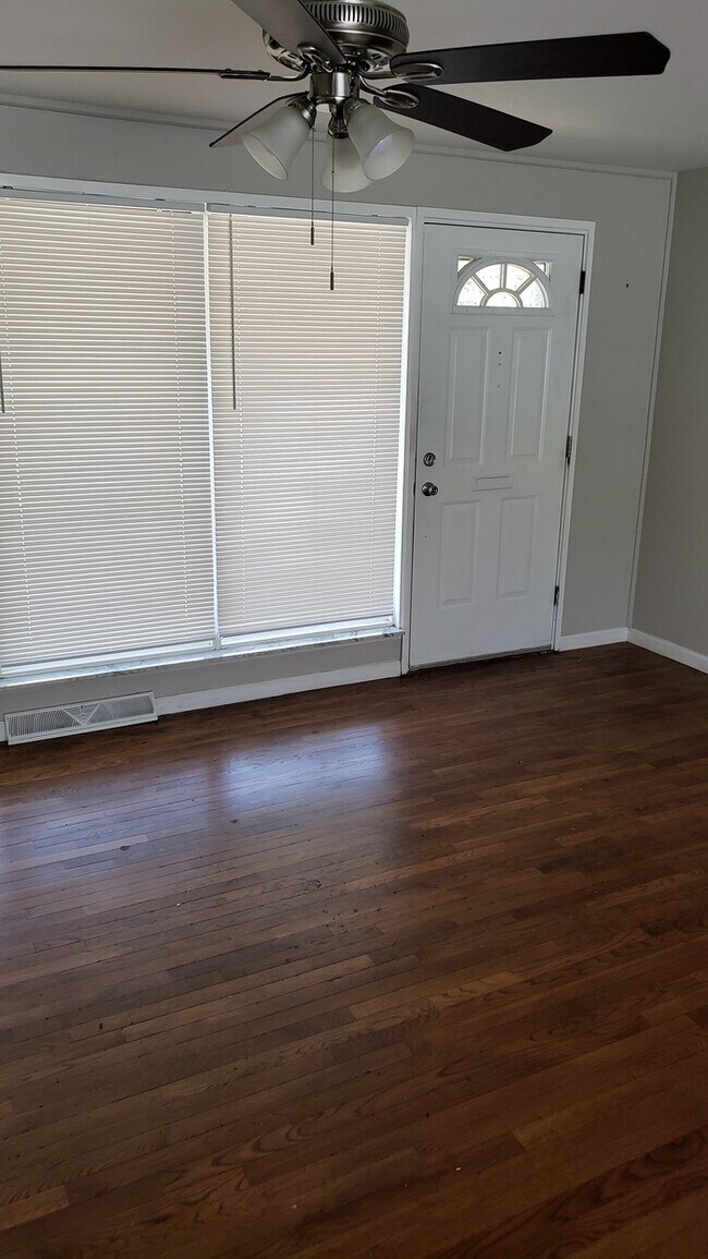 Building Photo - 10418 Monarch Dr Saint Louis, MO 63136