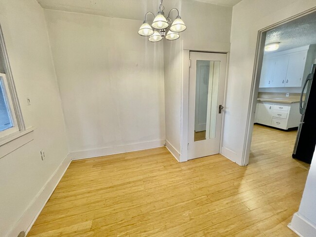 Building Photo - R0445