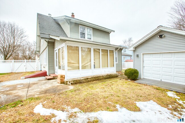 Building Photo - 117 John Ave