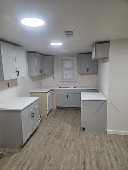 Building Photo - 1526 Northview Dr