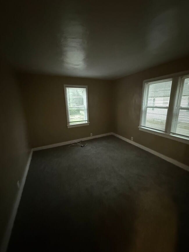 Building Photo - 3 BR/2 BA home on historic west end!