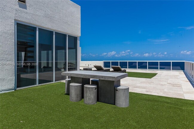 Building Photo - 1800 S Ocean Dr