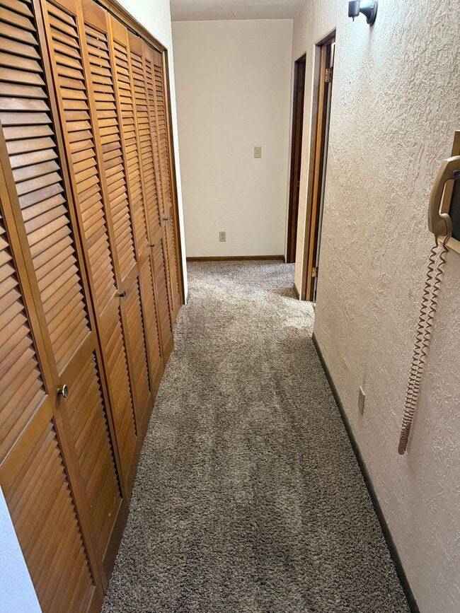 Building Photo - 302 S John St