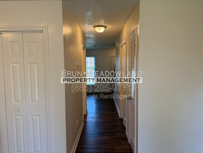 Building Photo - 9101 Parktop Ln NW