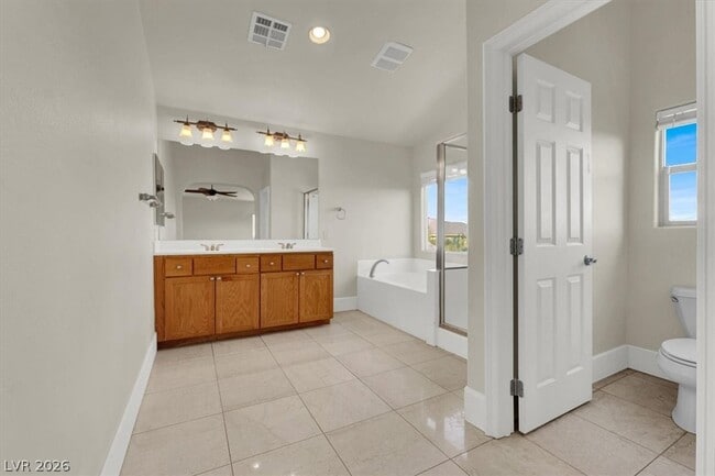 Building Photo - 446 Center Green Dr