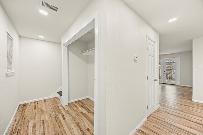 Building Photo - 1831 Country Village Blvd