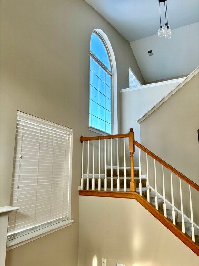 Building Photo - 2711 Odlum Dr