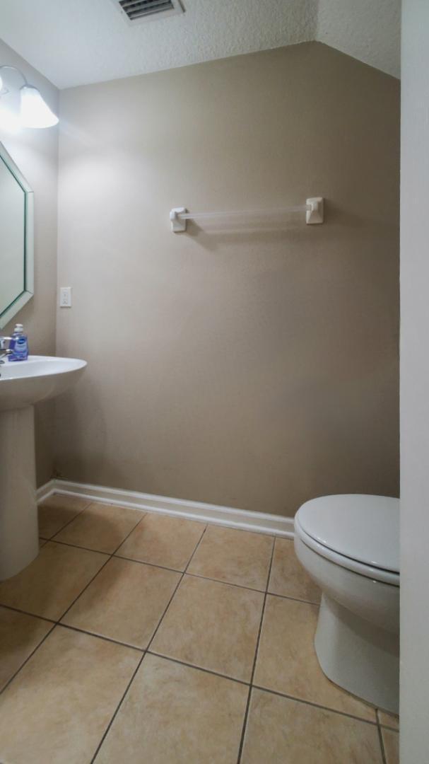 Building Photo - 3885 Buckthorne Dr