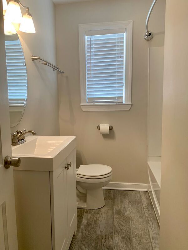 Building Photo - 903 Willow Lawn Dr