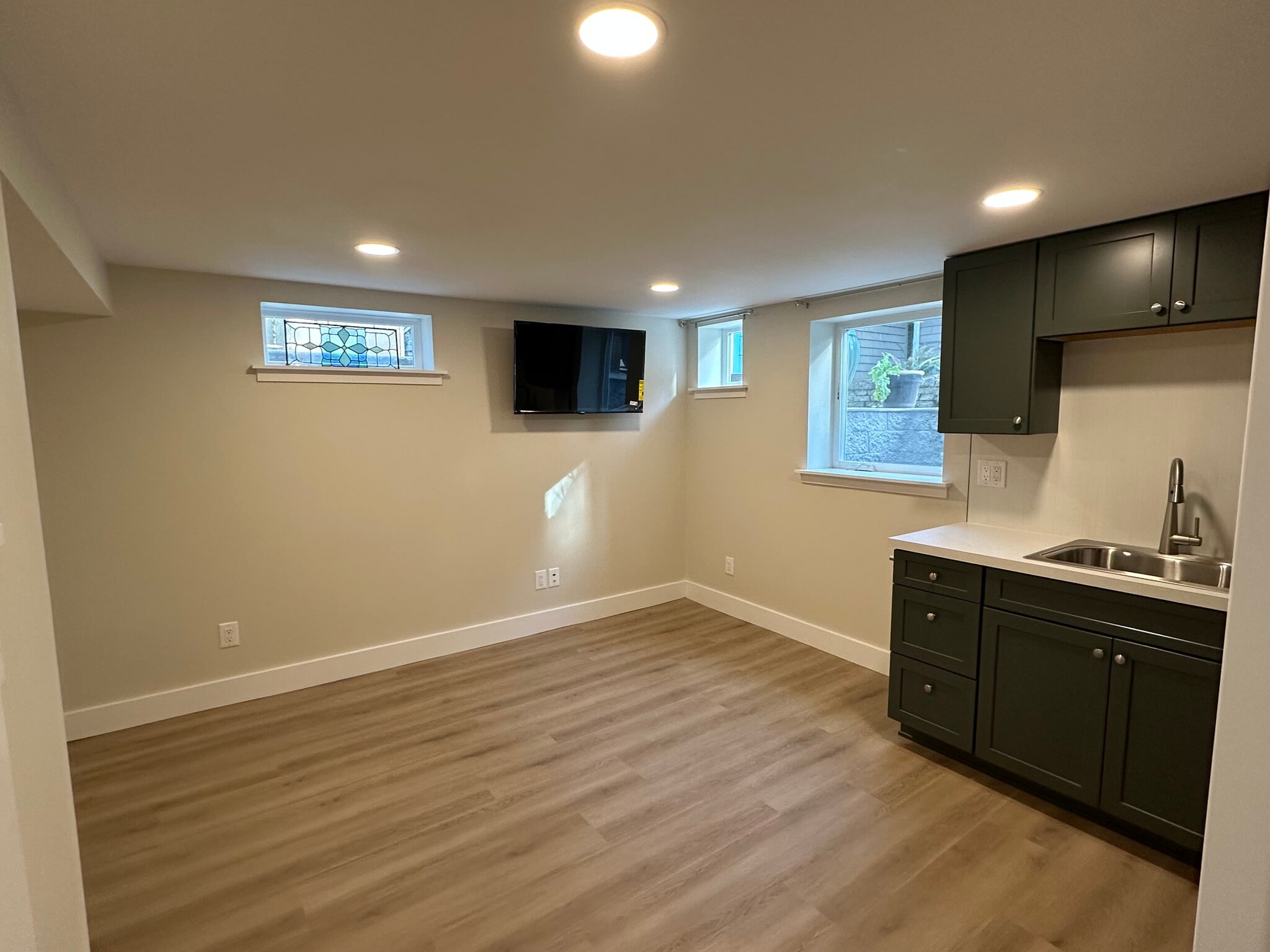 Building Photo - 2412 Columbia St SW