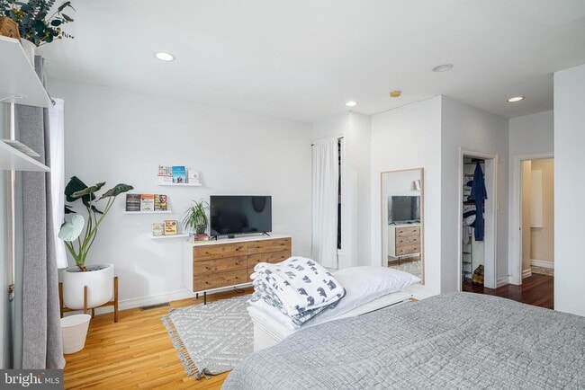 Building Photo - 615 S 11th St