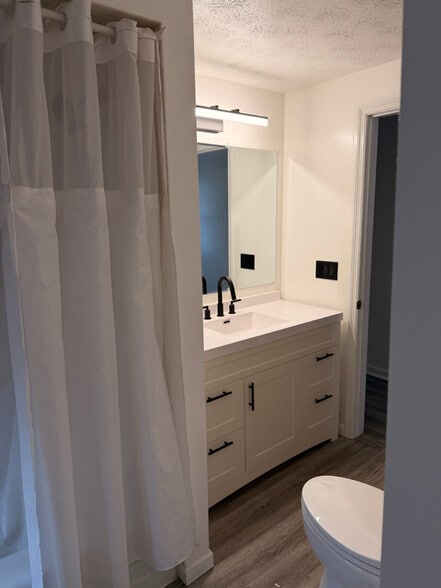 Building Photo - 524 Blaine Ave