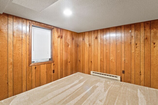 Building Photo - 505 W Ivanhoe Rd