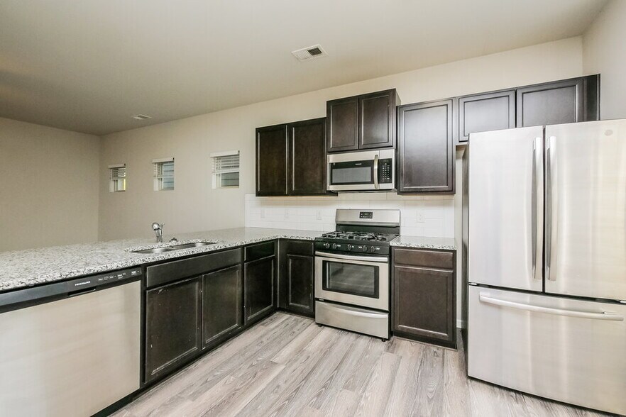 Building Photo - 143 Preserve Dr