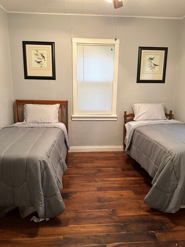 Building Photo - 460 Bluff Dr