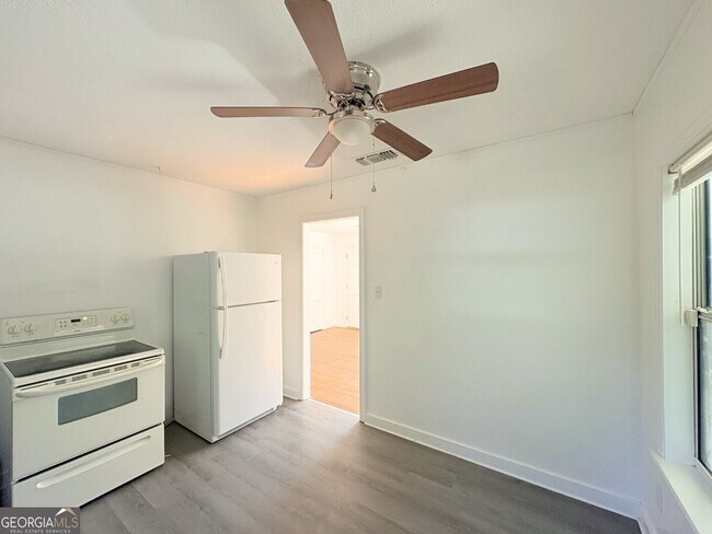 Building Photo - 600 Margaret St