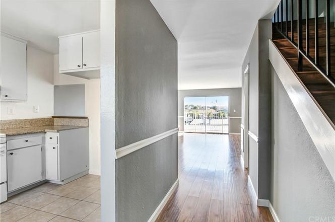 front door view/hallway - 730 N Eucalyptus Ave