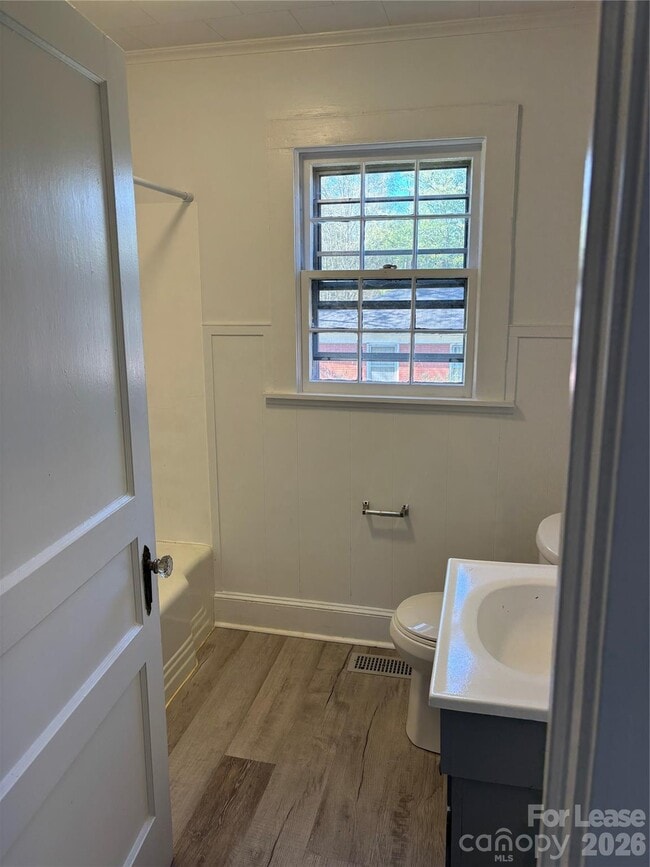 Building Photo - 194 Lawing St