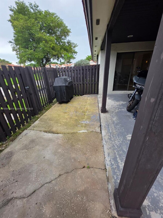 Building Photo - 15090 SW 49th Ln
