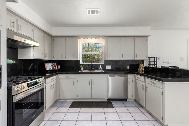 Building Photo - 11030 Hayslip Ln