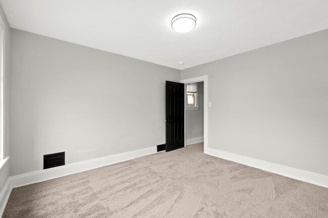 Building Photo - Gorgeous 3 bedroom home in Brookline avail...