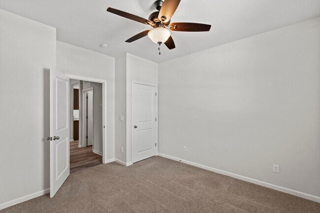Building Photo - Holly Ridge Ranch Home available now!