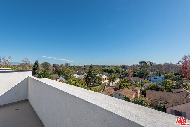 Building Photo - 3232 S Barrington Ave