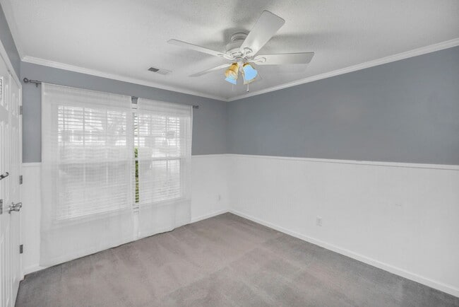 Building Photo - Move-In Ready 3BR Home with Screened Porch & Fenced Yard in the Heart of Lexington – $1,850