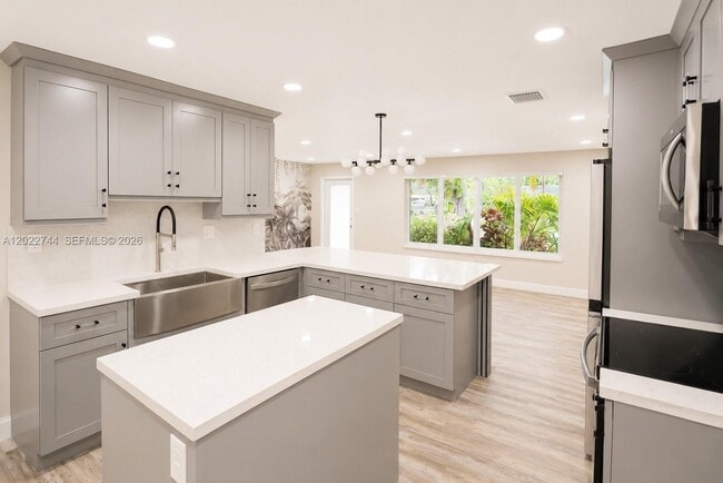Building Photo - 2573 Conroy Dr