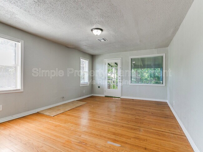 Building Photo - 1841 N Gatewood Ave