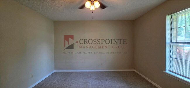Building Photo - Spacious and Stunning 3 Bedroom 2 Bath Home in Longview!