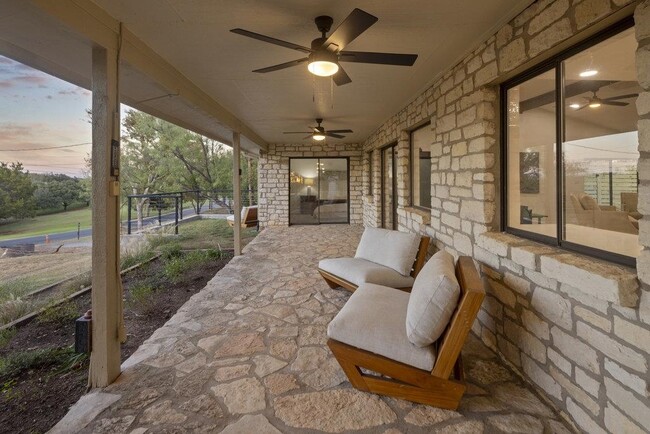 Building Photo - 113 W Bluebonnet Rd
