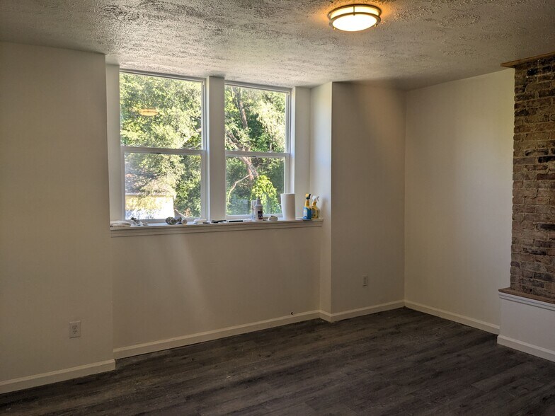 Building Photo - 227 Renner St